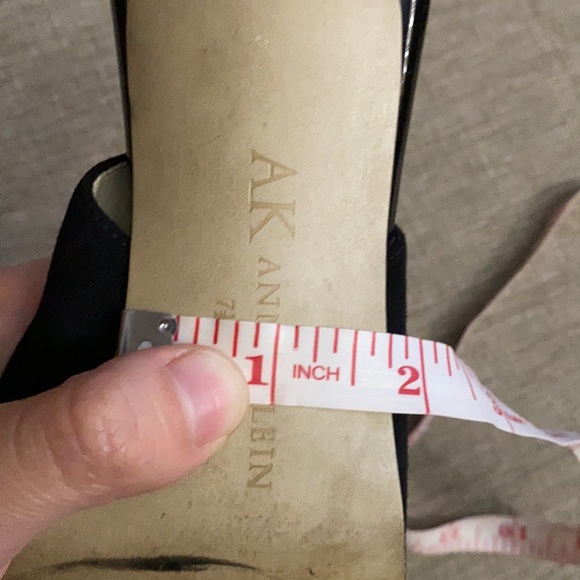 🎄🎄🎄🎉Anne Klein tuxedo black heels🖤 - Picture 9 of 10